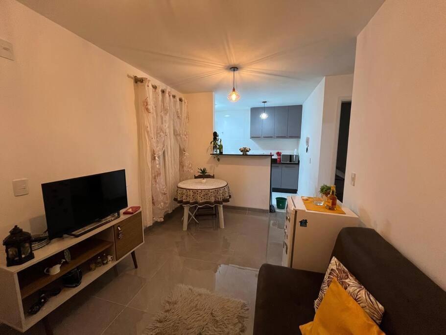 2 Quartos, Prox Outlet Br E Hospitais Possui Lava E Seca Campo Largo