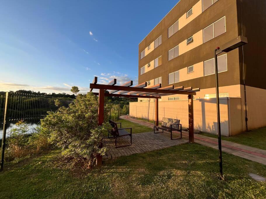 2 Quartos, Prox Outlet Br E Hospitais Possui Lava E Seca *